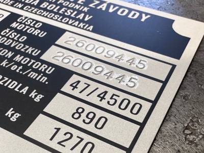 výrobní štítek ražba